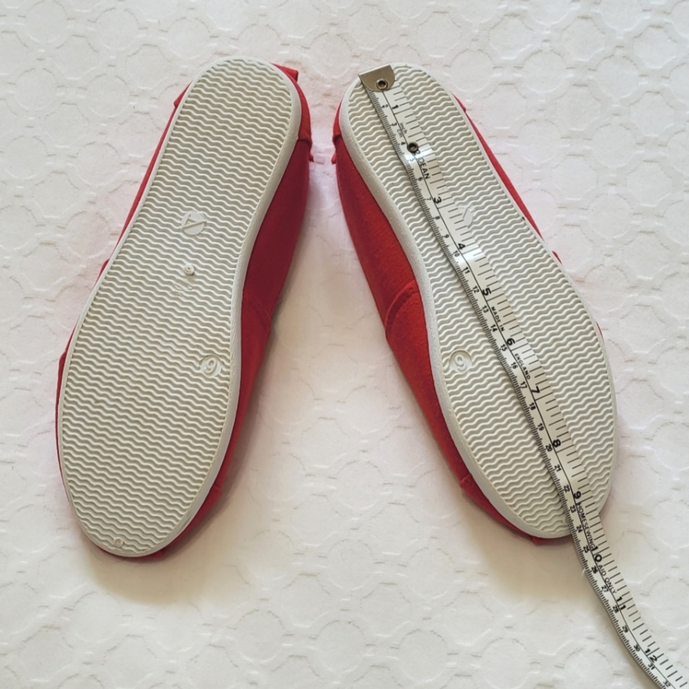 😍3/$25 Red Canvas Slip On Flats - Picture 3 of 7